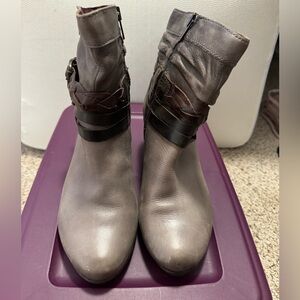 Pikolinos women’s heeled booties